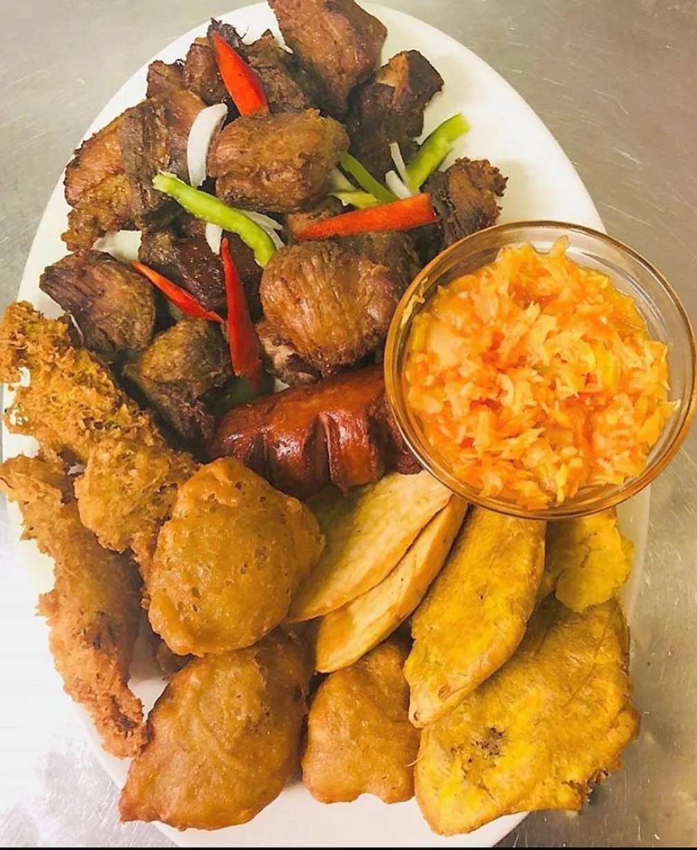 Haïti : Fritay Haïtien : Une Explosion de Saveurs dans les Rues