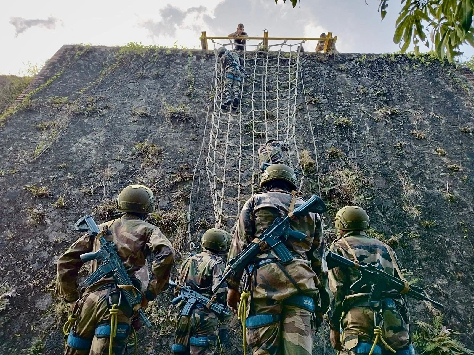 Forces armées d’Haïti (FAd’H).